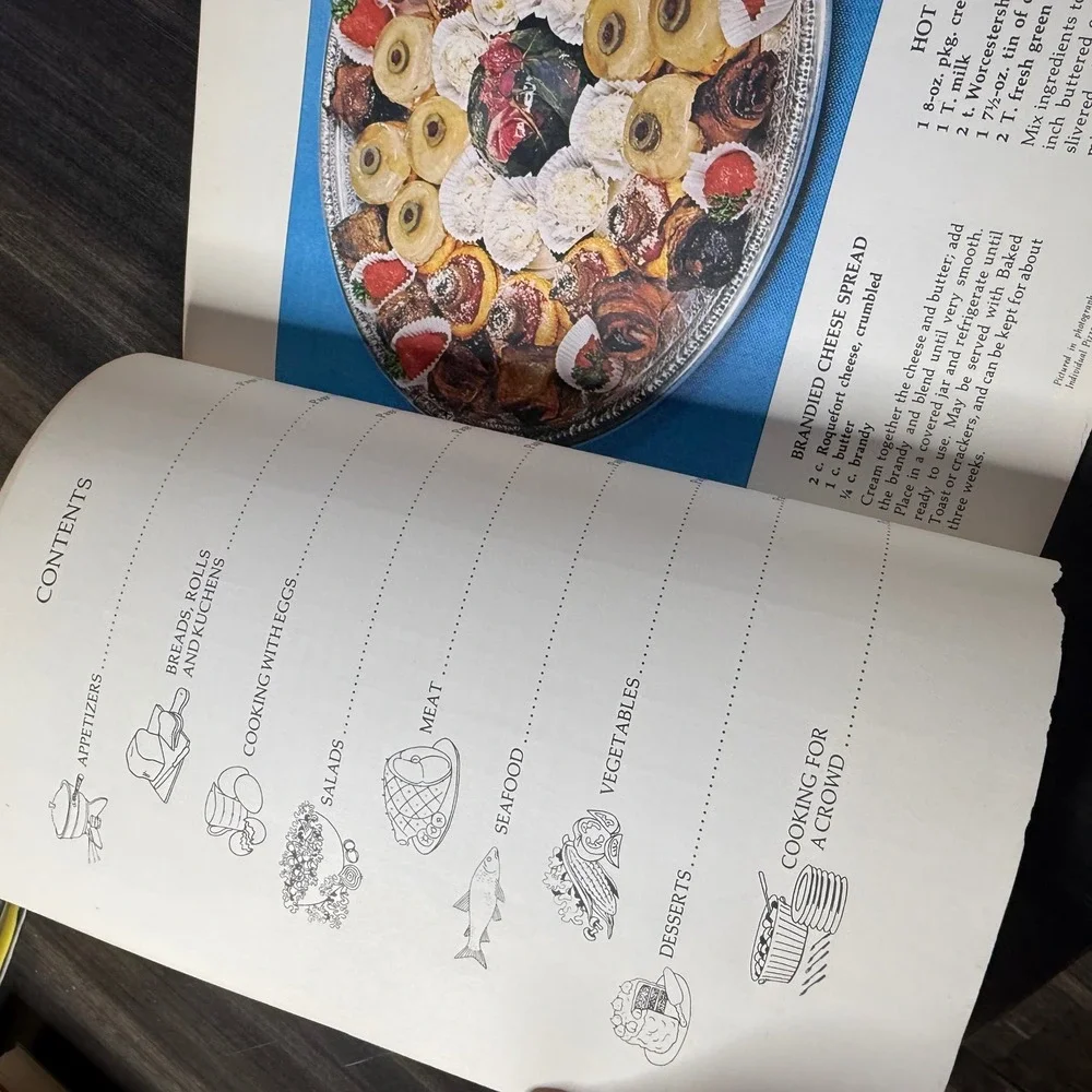 Ideals Simply Delicious‎ Cookbook by Gertrude Wright Vintage Recipes